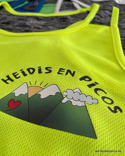 Camiseta Heidis bicolor de tirantes anchos.