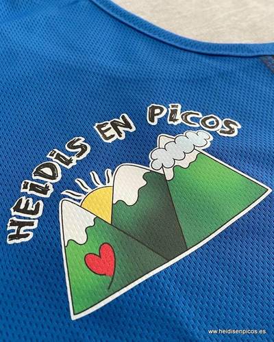 Camiseta Heidis bicolor de tirantes anchos.